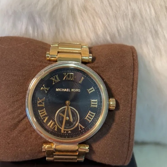 Michael Kors Watch - Picture 6 of 7